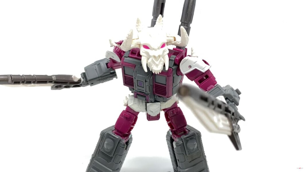 Transformers Legacy Skullgrin Deluxe Class Figure Image  (13 of 31)